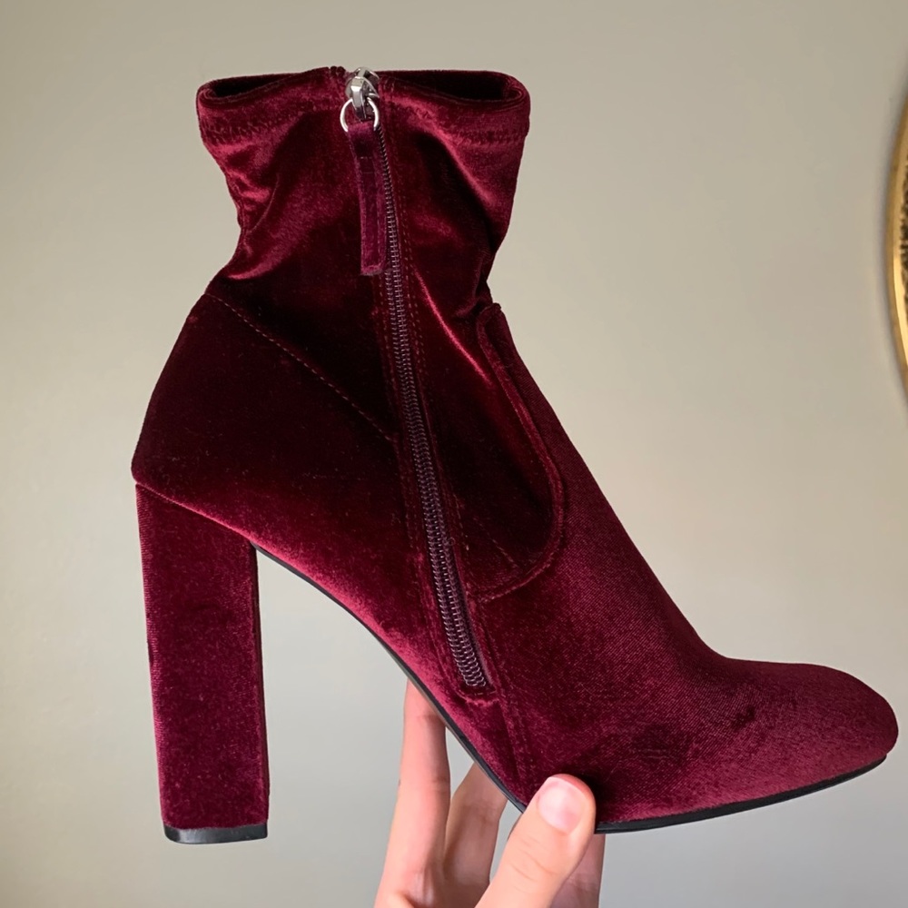 Steve Madden Edit booties. Maroon/Wine velvet.